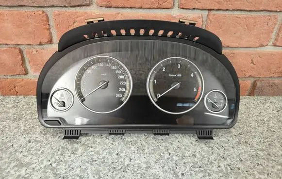 Speedometer (instrument cluster)