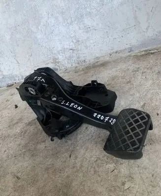 Seat Leon (5F) Brake pedal