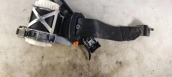 Rear seatbelt