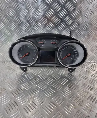 Opel Astra K Speedometer (instrument cluster) 39200796