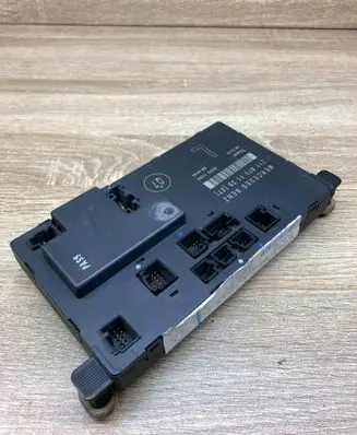 Mercedes-Benz E W211 Door control unit/module 2118701126 00401599