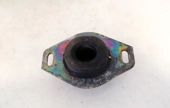 Citroen Xsara Engine mount bracket
