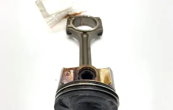 Renault Captur Piston with connecting rod 72L74