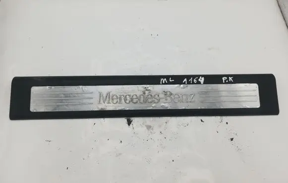 Mercedes-Benz ML W164 Front sill trim cover A1646803335