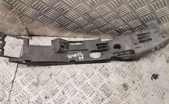 Volkswagen Touareg I Front bumper mounting bracket 7l6807184c