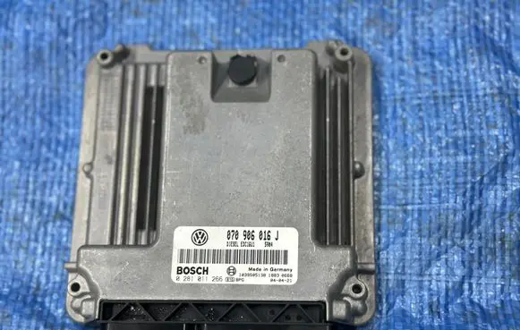 Volkswagen Transporter - Caravelle T5 Engine control unit/module 070906016J 0281011264 1039S05138