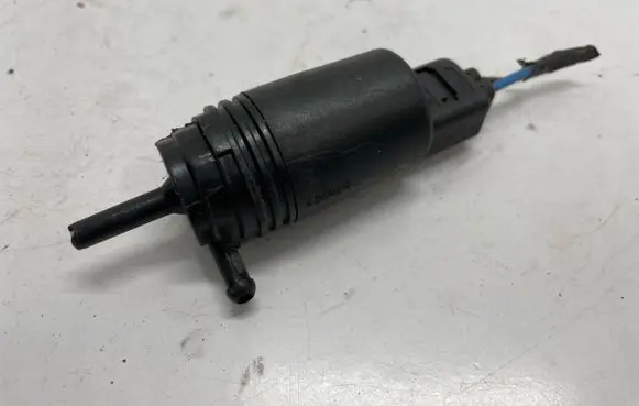 BMW 5 F10 F11 Windscreen/windshield washer pump 8377612