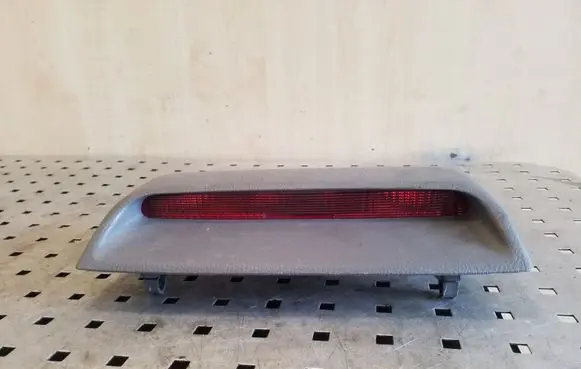 Third/center stoplight