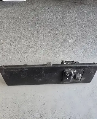 Mercedes-Benz Sprinter W901 W902 W903 W904 Headlight level height control switch 9016891008
