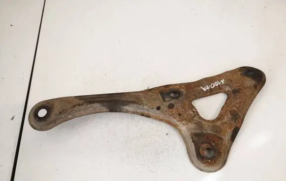 Toyota Corolla Verso AR10 Engine mounting bracket