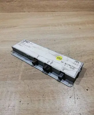 Audi RS4 B7 Aerial antenna amplifier 8E9035225AF