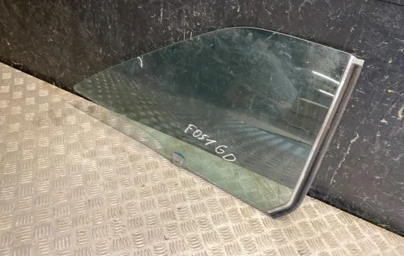 Mercedes-Benz S W126 Rear side window 43R001025