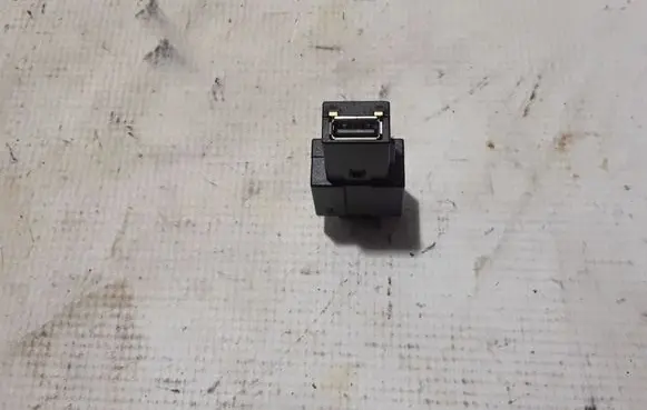 Volkswagen Tiguan USB socket connector 5U0035726