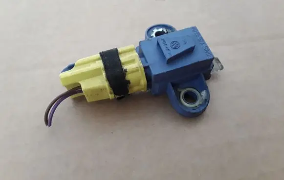 Volkswagen Golf V Airbag deployment crash/impact sensor 1K0955557A