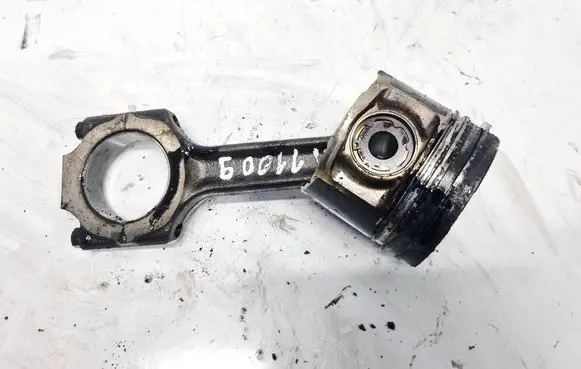 Opel Zafira B Piston with connecting rod 