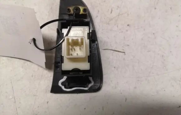 Toyota Avensis T250 Electric window control switch 8657 7427105020