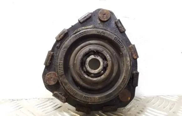 Toyota Avensis T220 Coil spring mount 585066
