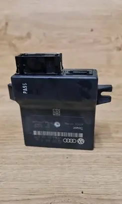 Audi A6 S6 C6 4F Gateway control module 4L0907468B