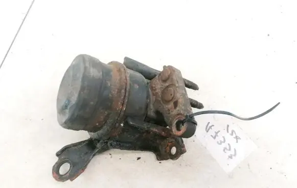 Toyota Avensis Verso Engine mount bracket