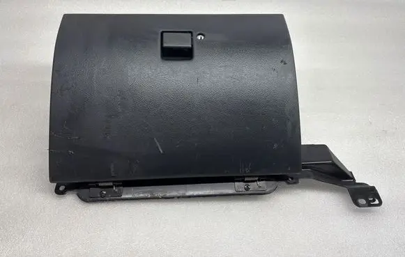 Glove box