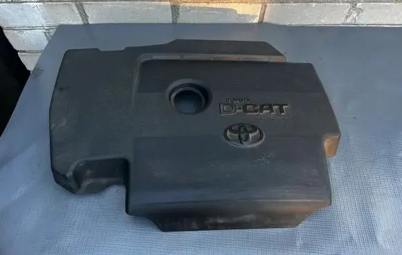 Toyota Avensis T270 Engine cover (trim)