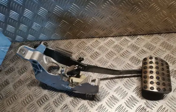 Mercedes-Benz SLK R170 Brake pedal 2102900619 A2102900619