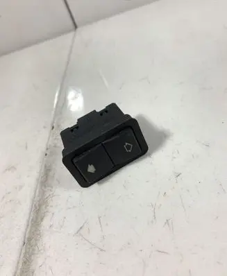 BMW 5 E39 Electric window control switch 8368974