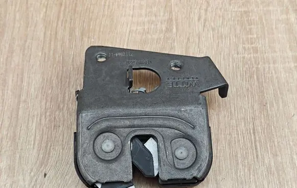 BMW 5 G30 G31 G38 Seat back rest lock catch 7112864