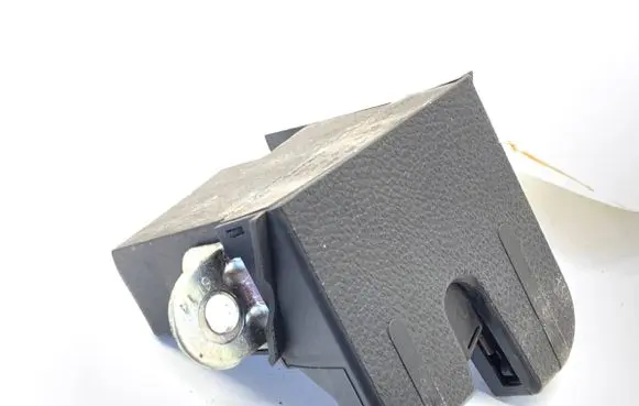 Tailgate exterior lock