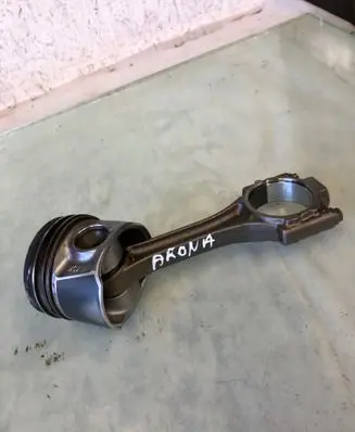 Seat Arona Piston with connecting rod 03lade