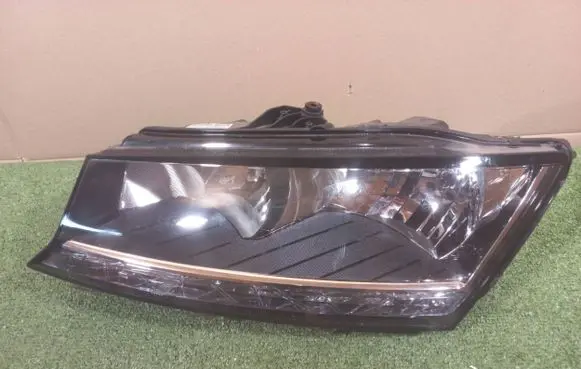 Skoda Fabia Mk3 (NJ) Headlight/headlamp 6V1941015D