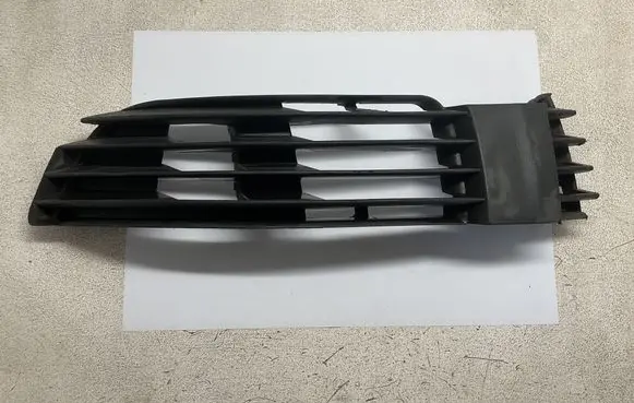 Volkswagen PASSAT B5.5 Front bumper lower grill 3B0853665H