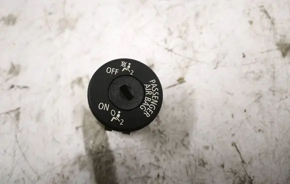 Passenger airbag on/off switch