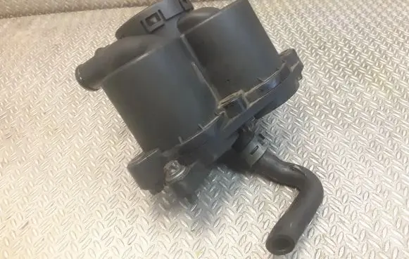 Mercedes-Benz A W168 Oil breather separator 6680100062 A6680100062