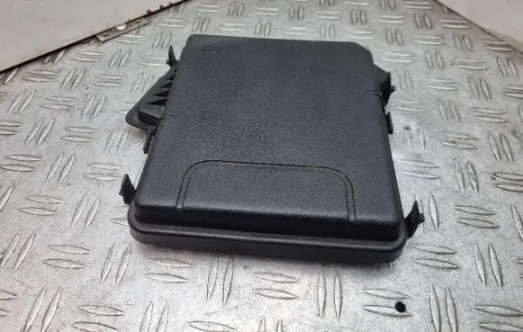 Renault Scenic III - Grand scenic III Fuse box cover 284C40002R