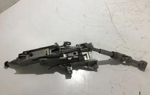 Steering wheel axle set