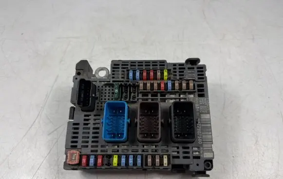 Citroen DS5 Fuse module 9677987580