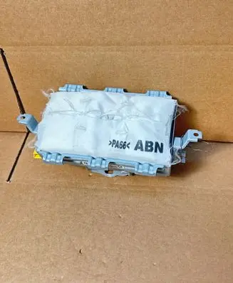 Toyota Yaris XP210 Passenger airbag TG17B02002 4528564