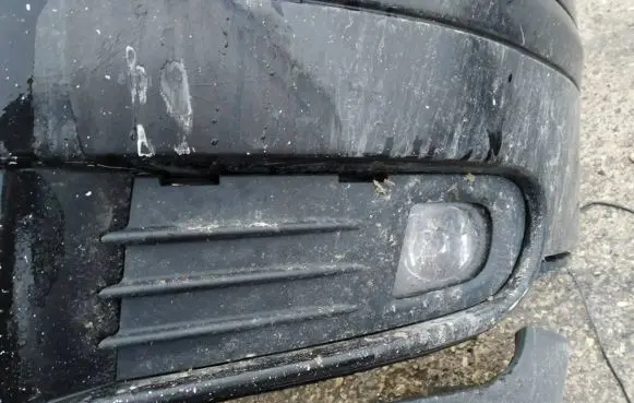 Volvo V50 Front bumper lower grill