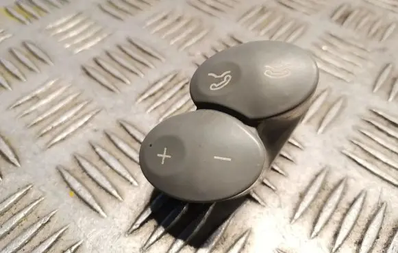 Steering wheel buttons/switches