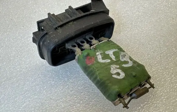 Mercedes-Benz Vito Viano W447 Heater blower motor/fan resistor A0018211360 X17650583B