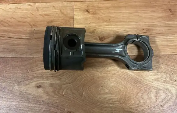 BMW 5 E39 Piston with connecting rod 