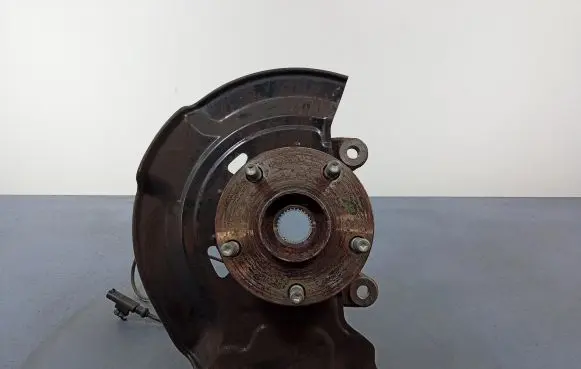 Toyota Avensis T270 Front wheel hub spindle knuckle
