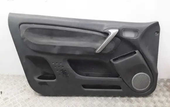 Toyota RAV 4 (XA20) Front door card panel trim 67778X1B01 D211301738
