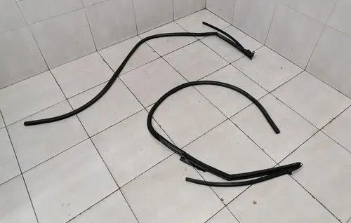 Audi R8 42 Front door rubber seal 427831707