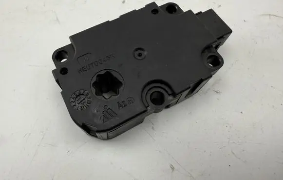 Audi A7 S7 4G Air flap motor/actuator CZ1139301640 ZBAT0061D01