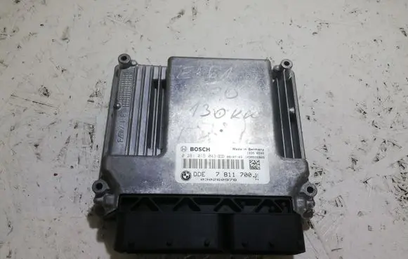 BMW 5 E60 E61 Engine control unit/module 0281015043