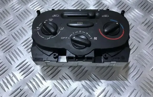 Peugeot 206 Climate control unit 1068901 10689-01
