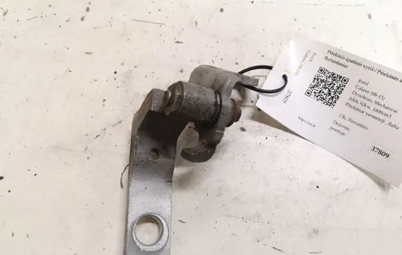 Ford Galaxy Front door lower hinge 6M21U22810AB A046575