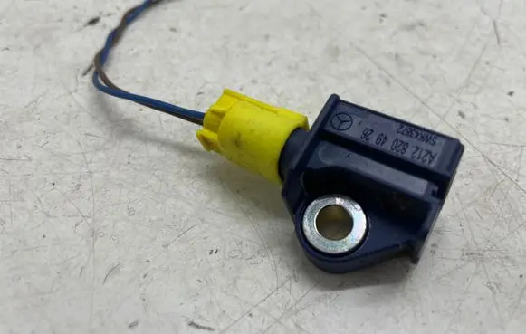 Mercedes-Benz E W212 Airbag deployment crash/impact sensor A2128204926